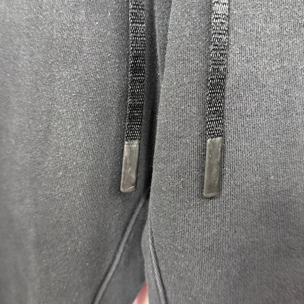 Lululemon women’s black sweatpants joggers size 6.